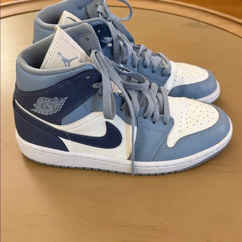 Women’s Nike Air Jordan 1 Mid White Diffused Blue - Size 8 - Picture 6 of 9